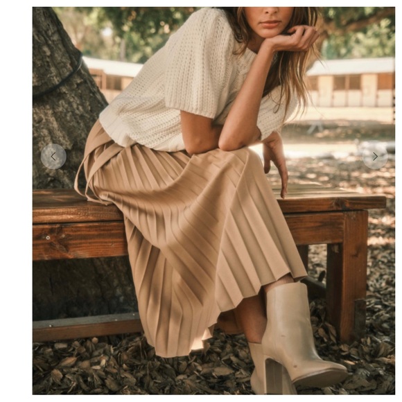 ShopEvelynne Dresses & Skirts - 20 Chic Front Tie Pleated Long Skirt